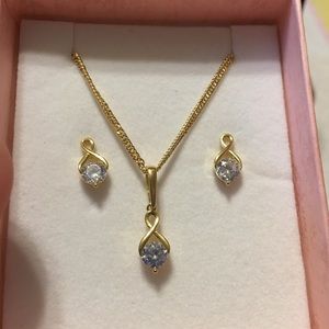 18K Saudi Gold, Necklace and Earring Set
